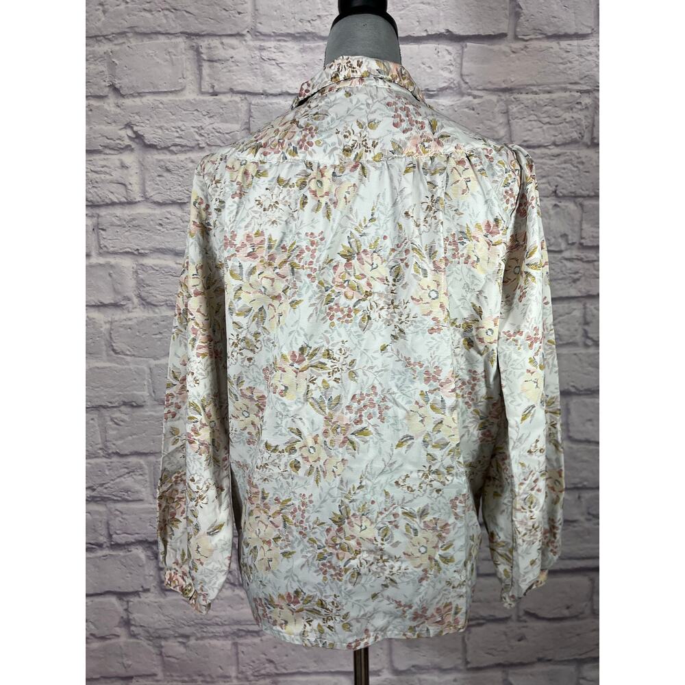 Vintage 70's Lightweight Cottage Floral Blouse in Soft Colors - Picture 6 of 7